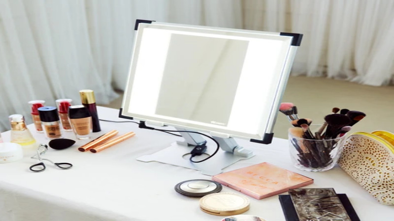 Three Benefits You Receive When You Purchase the Best LED Makeup Mirror