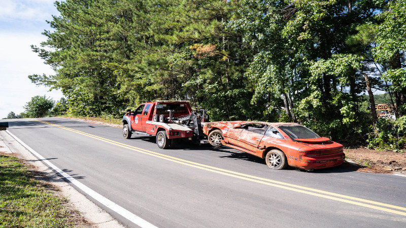 Stay Safe During a Breakdown With Reliable Heavy Truck Towing Services