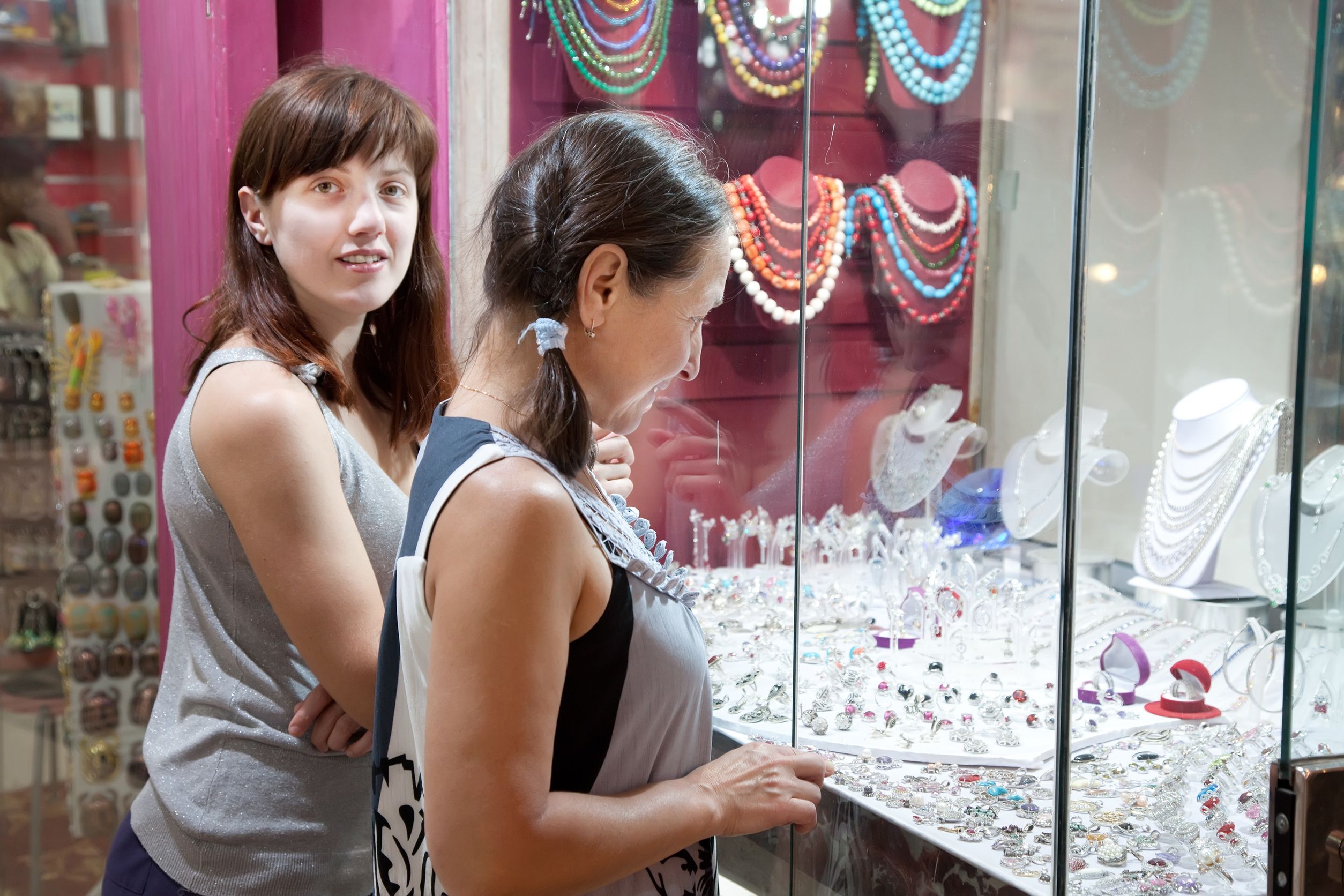 What to Expect from St. Maarten Jewelry Stores